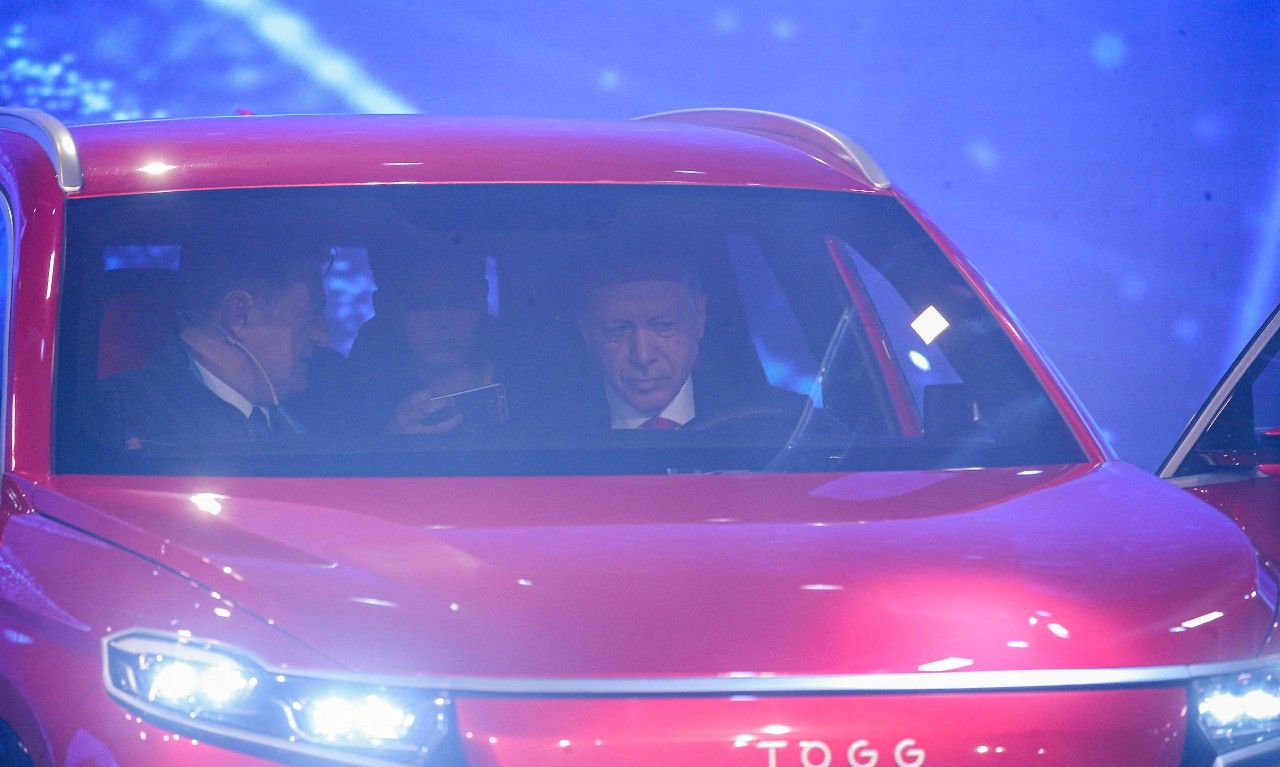 土耳其总统为国内自主研发的电动汽车站台