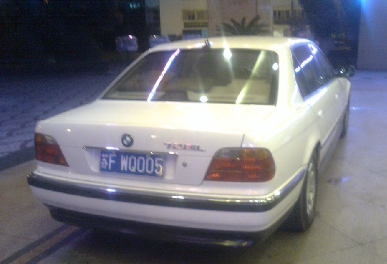 南通如皋街头实拍宝马728iL，外观仍旧很经典！