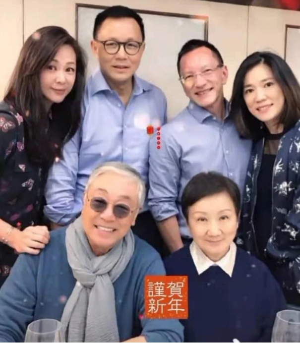 86岁曾江晒家庭照,获第三任妻子与外甥女陪伴,和子女关系疏离