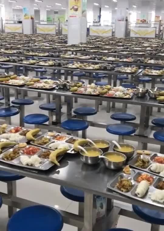 这就是富士康的员工餐厅这一幕让我开眼了我还是头一次见到