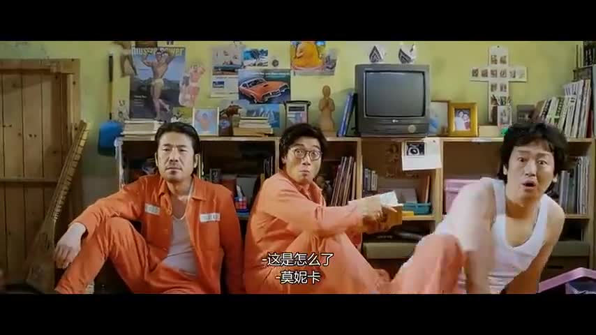 七号房的礼物犯人们趁乱在此行动成功把孩子又送出监狱