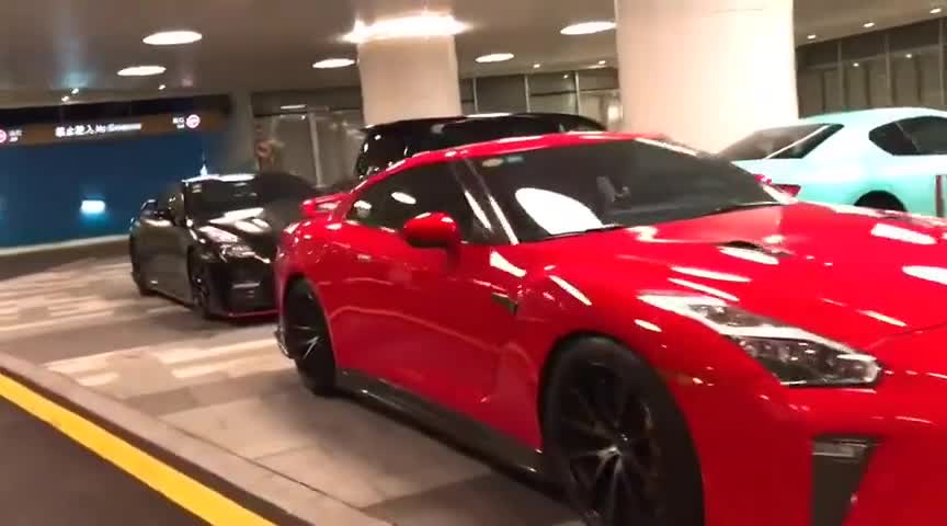 偶遇库里南劳斯莱斯