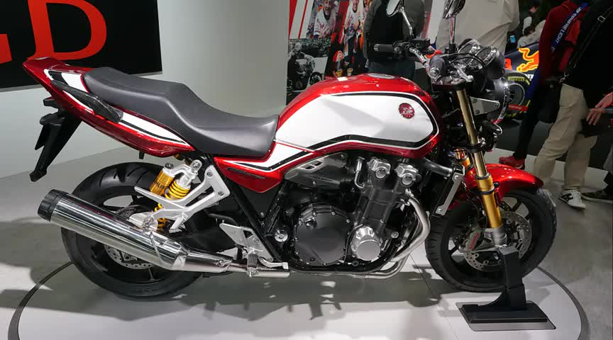 实拍2020款本田CB1300，颜值颇高，不要太羡慕！