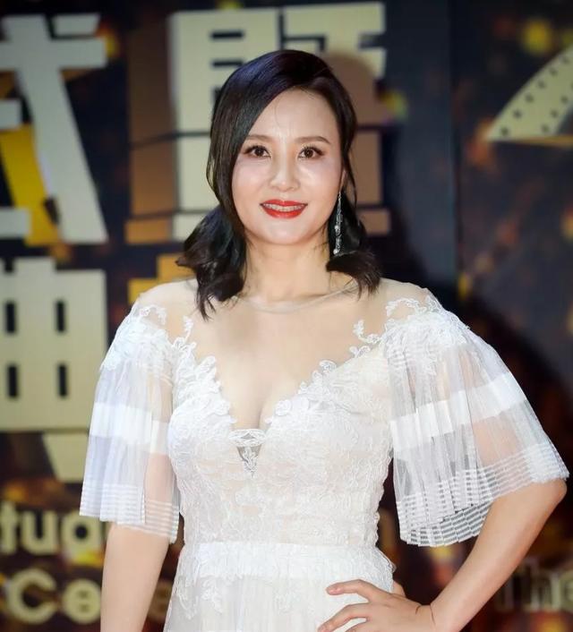 和50岁大陶虹一起,同样是演员出身,境遇却大不同|陶虹|陶红|徐峥_新浪