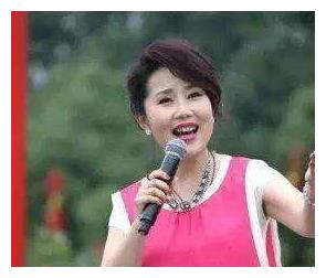 唱《黄土高坡》爆红,曾4登春晚的胡月,为何隐退21年?