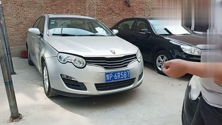 视频：这种二手车真便宜啊，1.5万买一辆荣威550，元芳你怎么看？