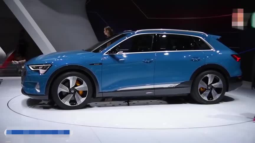 奥迪车展欣赏一下，小姐姐带你看豪车，奥迪全新SUV！