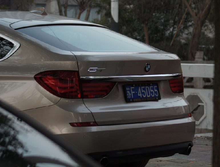 南通濠南路实拍宝马550GT，金色车身更显奢华！