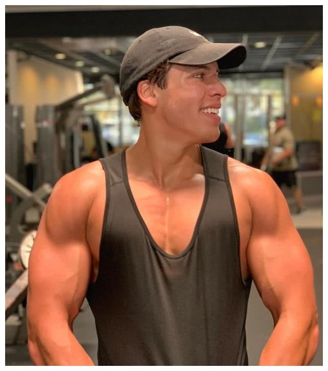 施瓦辛格私生子终被承认,父子关系融洽,儿子身材肌肉与父亲一致休闲区蓝鸢梦想 - Www.slyday.coM 施瓦辛格私生子终被承认,父子关系融洽,儿子身材肌肉与父亲一致休闲区蓝鸢梦想 - Www.slyday.coM