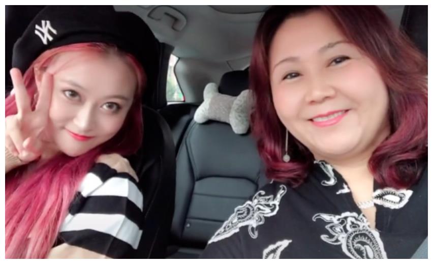 孙侨潞葬礼细节曝光骨灰撒在大海家人称没结婚不能有墓地