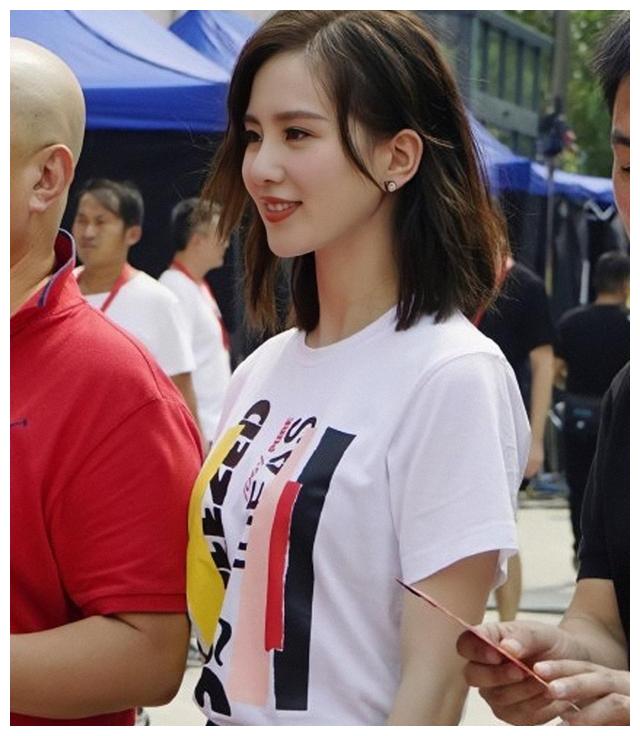 刘诗诗新剧《亲爱的自己》复工,网友直呼好有少女感