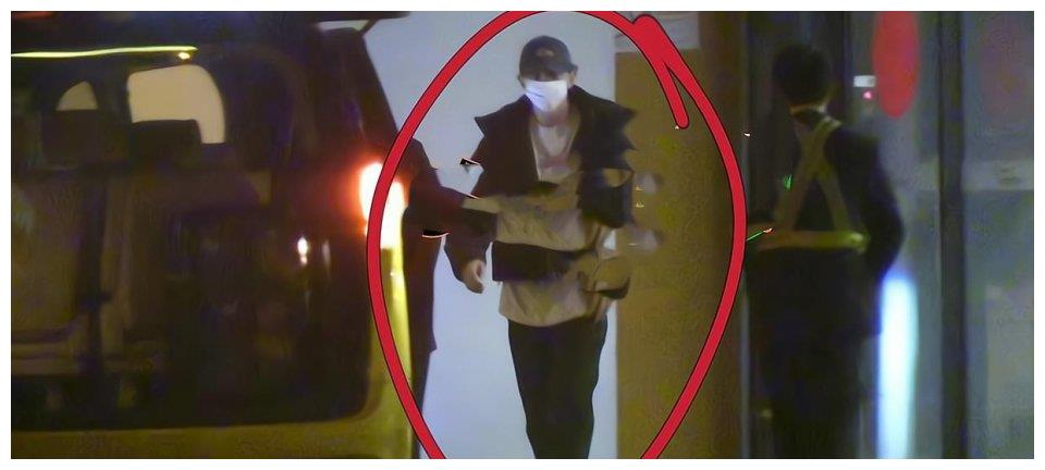 邓伦和angelababy车,邓伦angelababy实锤 被爆约会angelababy?深夜拍邓伦离开三亚,躲在角落里失落吸烟