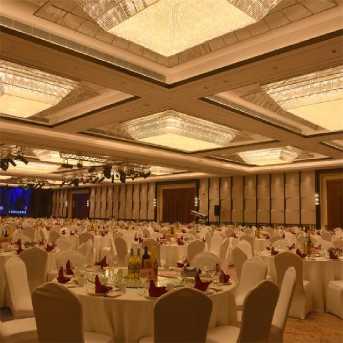 酒店大型宴会厅水晶灯饰厂家定制效果图