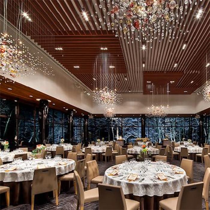酒店大型宴会厅水晶灯饰厂家定制效果图