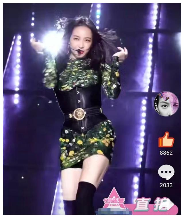 宋茜新歌表演时头发挡脸遇难堪,但被她巧妙化解,不愧是女团队长