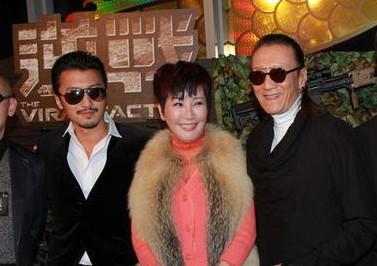 谢霆锋母亲狄波拉庆结婚21周年与现任老公秀恩爱谢贤无动于衷