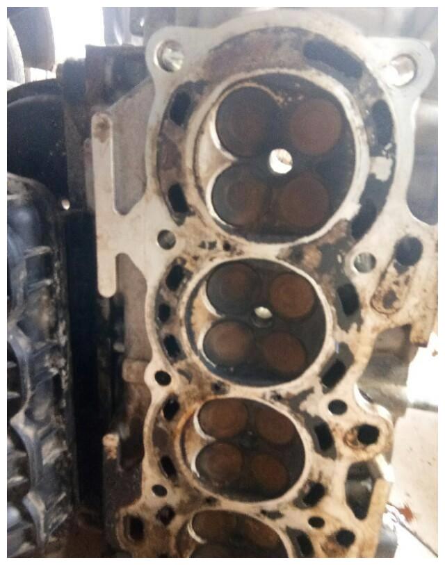 从节气门吸入积碳清洗液和加燃油宝真的能清洗积碳吗？不一定！