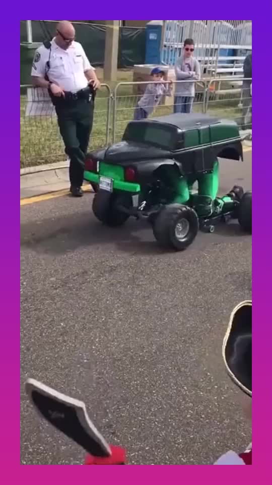 今天车展看到这个？它到底是人还是车，现在有点懵啊！