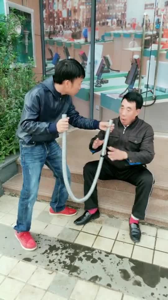 搞笑老爸儿子吹水大赛