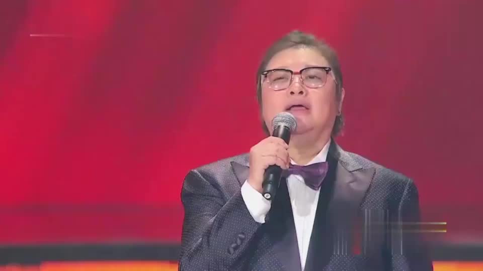 韩红暴瘦后亮相,现场国庆晚会状态好