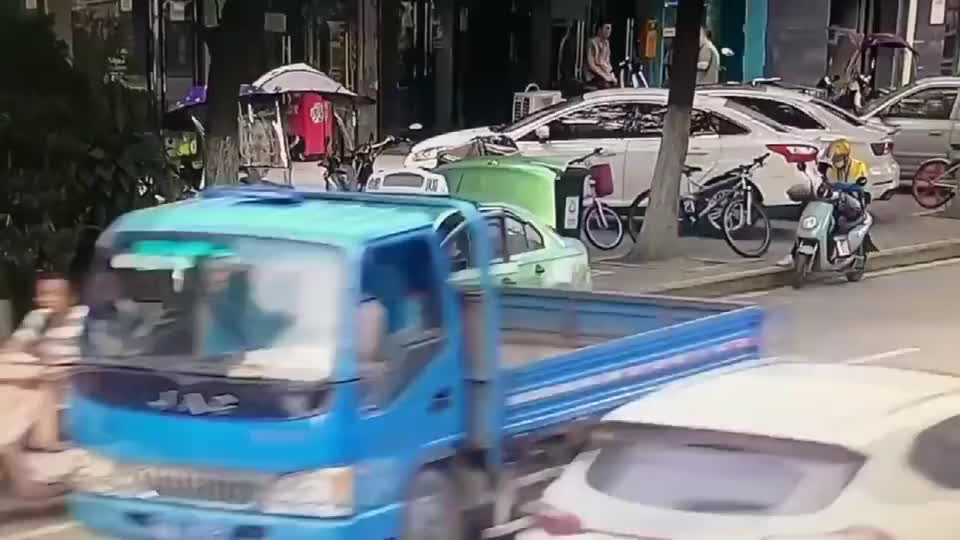 实拍：恭喜你，终于脱离了出租车的行业！