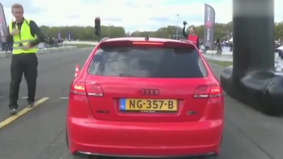 实拍：战神Gtr大战奥迪Rs3，一个直线加速决胜负！