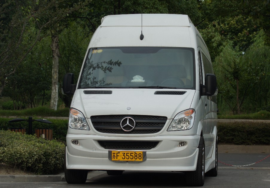南通如皋街头实拍奔驰Sprinter房车，车身尺寸霸气十足！