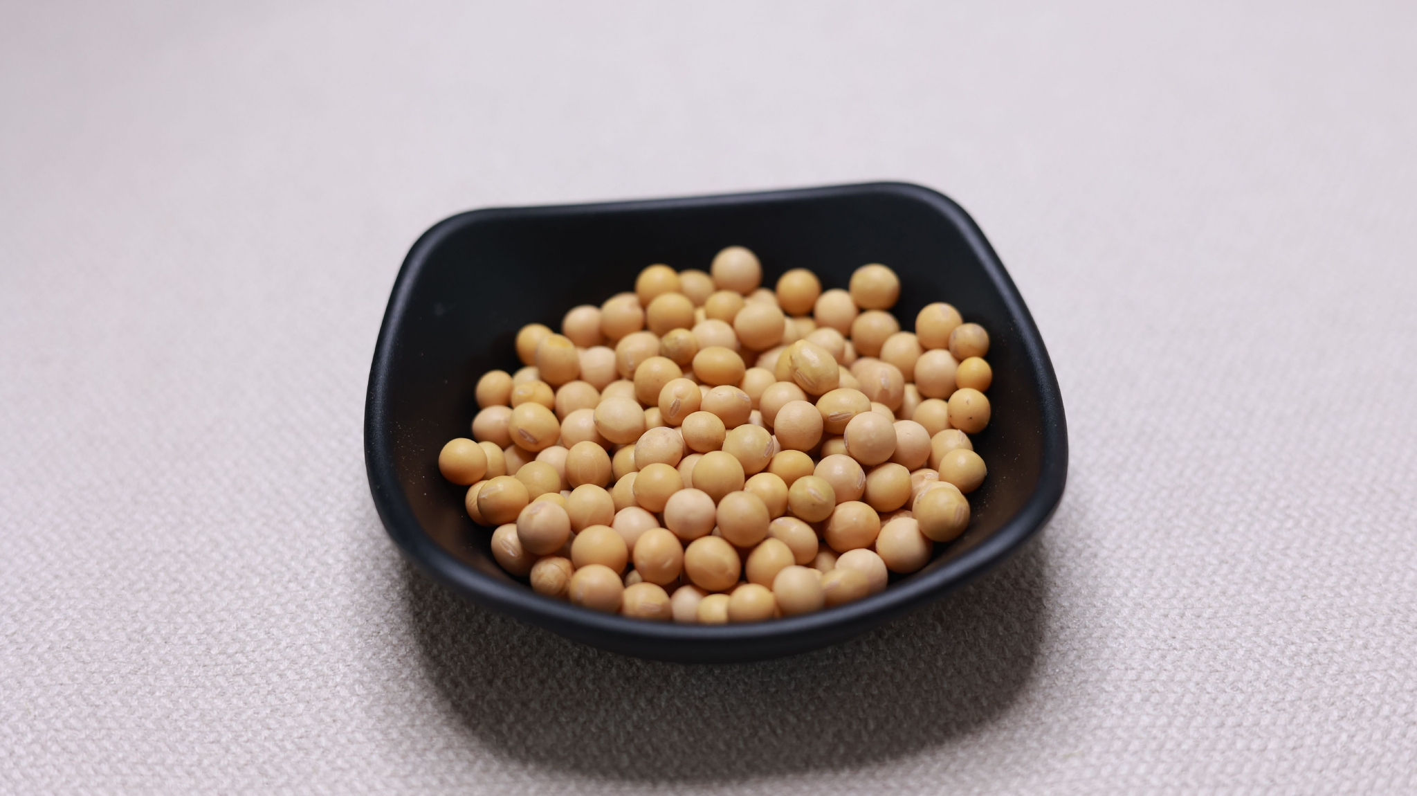 女性到了中年，常吃这4种豆类食物，或能养生、养人，使人气色好