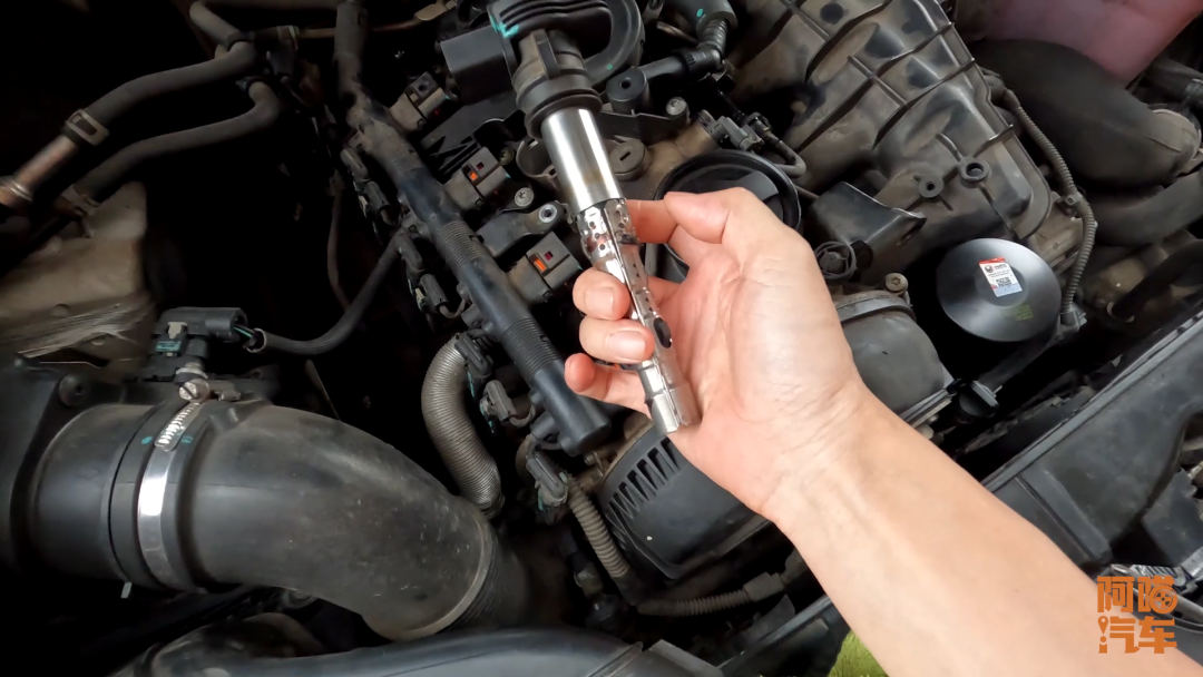 火花塞多久换一次是正常的?记住这个更换标准,就不怕修车被坑了休闲区蓝鸢梦想 - Www.slyday.coM 火花塞多久换一次是正常的?记住这个更换标准,就不怕修车被坑了休闲区蓝鸢梦想 - Www.slyday.coM