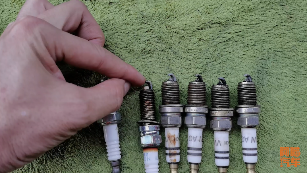 火花塞多久换一次是正常的?记住这个更换标准,就不怕修车被坑了休闲区蓝鸢梦想 - Www.slyday.coM 火花塞多久换一次是正常的?记住这个更换标准,就不怕修车被坑了休闲区蓝鸢梦想 - Www.slyday.coM
