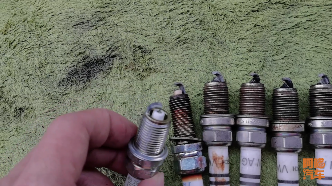 火花塞多久换一次是正常的?记住这个更换标准,就不怕修车被坑了休闲区蓝鸢梦想 - Www.slyday.coM 火花塞多久换一次是正常的?记住这个更换标准,就不怕修车被坑了休闲区蓝鸢梦想 - Www.slyday.coM