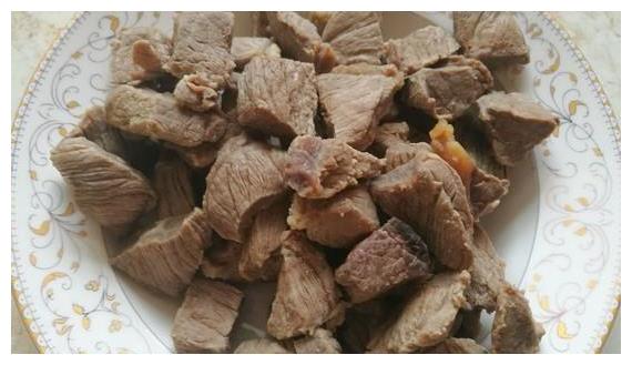 30年高级大厨 给炖牛肉多加一勺 肉松软腐烂 口感好
