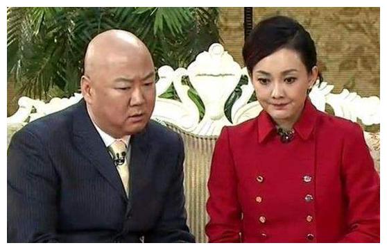 著名小品演员罕见晒照,脸部暴瘦显沧桑,老公长相不如郭冬临冯巩