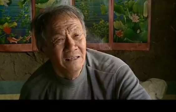 暖春:小花知道爷爷又受了委屈,又离家出走了,小花真是可怜呐