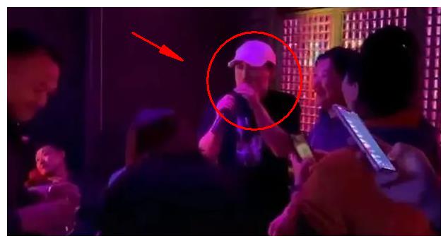 录视频暖心送祝福的黄渤,因喝酒蹦迪玩太嗨后,与美女互动被质疑休闲区蓝鸢梦想 - Www.slyday.coM 录视频暖心送祝福的黄渤,因喝酒蹦迪玩太嗨后,与美女互动被质疑休闲区蓝鸢梦想 - Www.slyday.coM