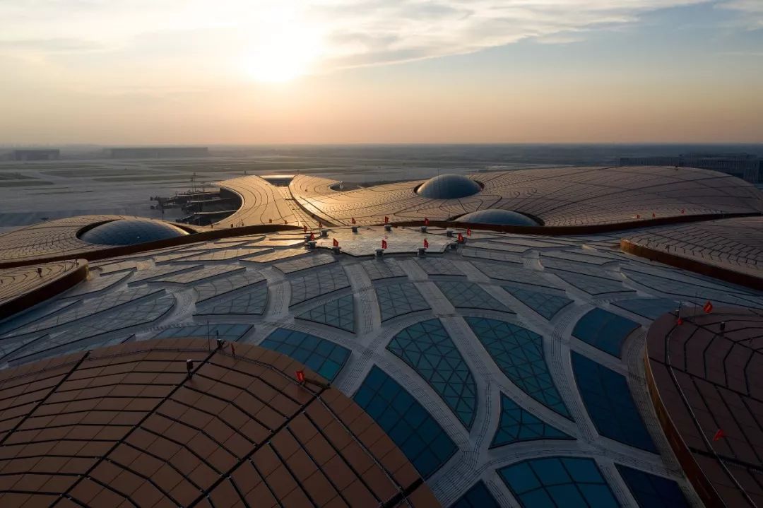 机场航站楼,世界施工技术难度最高的航站楼,世界最大的无结构缝一体化