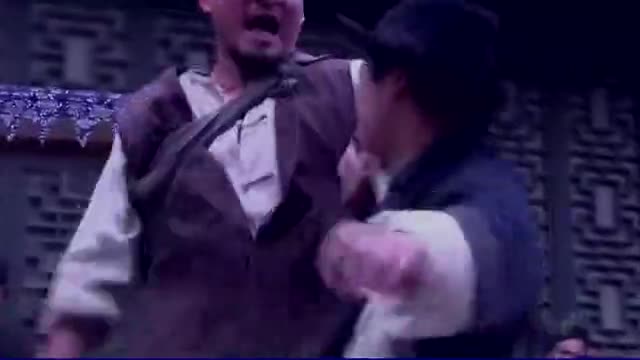 姑娘被狗汉奸抓住,刚要落他手里,八路就来救她了
