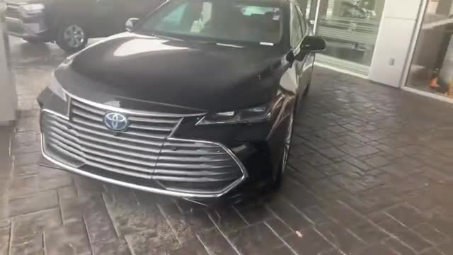 2020款丰田亚洲龙到店实拍，看到这霸气颜值，给个不心动的理由