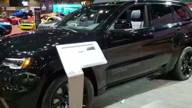 2020款吉普大切诺基车展实拍，看到这颜值和内饰，给个不心动理由