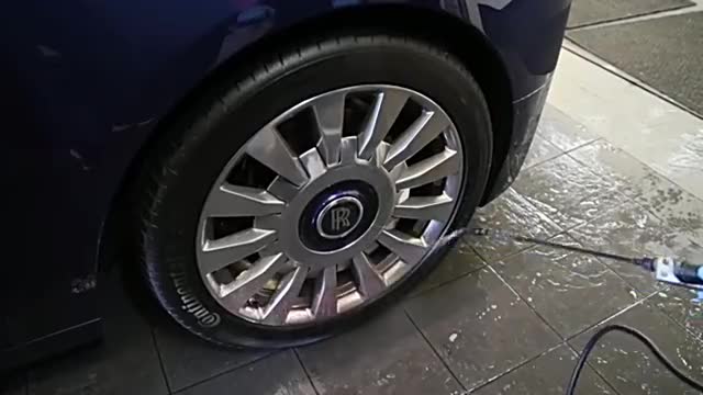 洗车场里保养过最牛逼的汽车，没有之一！劳斯莱斯幻影8