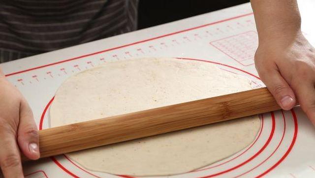 校门口小摊主靠它买了房!这种饼人人都爱吃,学会做就可以开店了