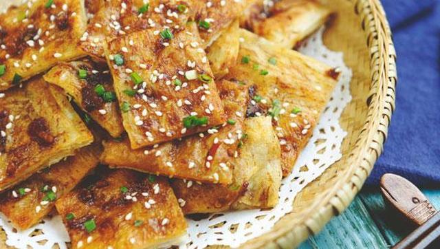 校门口小摊主靠它买了房!这种饼人人都爱吃,学会做就可以开店了