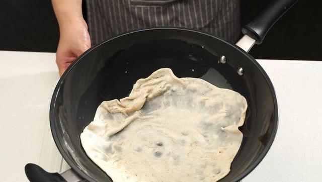 校门口小摊主靠它买了房!这种饼人人都爱吃,学会做就可以开店了