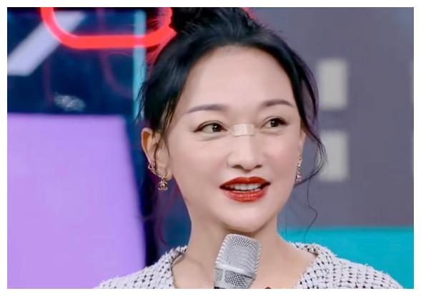 周迅玩手机躺着把鼻梁骨砸伤!于朦胧左眼超肿,周一围带伤拍戏休闲区蓝鸢梦想 - Www.slyday.coM 周迅玩手机躺着把鼻梁骨砸伤!于朦胧左眼超肿,周一围带伤拍戏休闲区蓝鸢梦想 - Www.slyday.coM