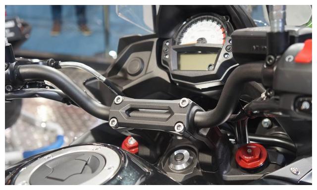 又一高品质摩托!62马力649cc,ABS+液晶屏,8.5万起