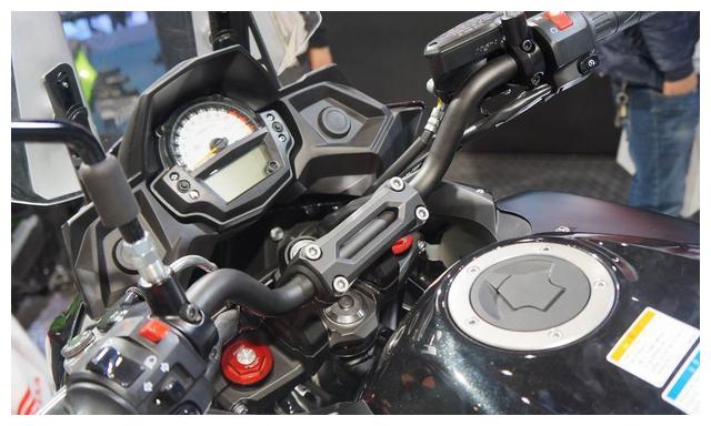 又一高品质摩托!62马力649cc,ABS+液晶屏,8.5万起