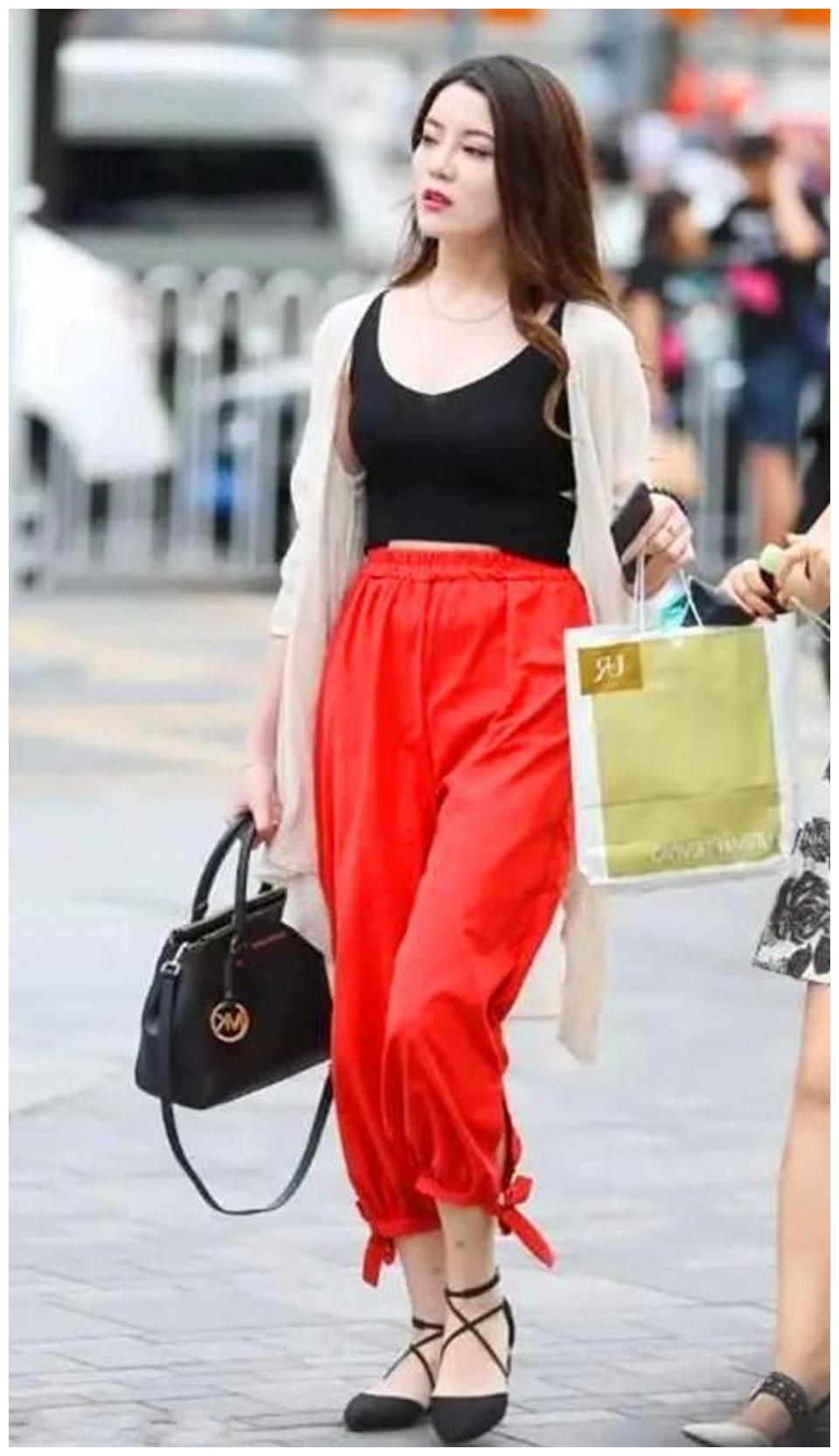 时尚小姐姐穿衣搭配图 a2c1-ketnnar3682872.jpg