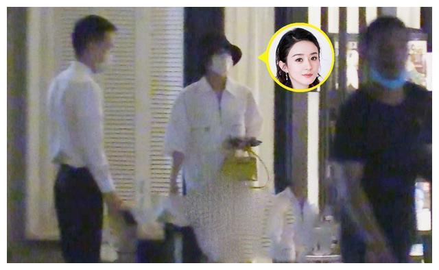 赵丽颖带儿子现身，宝宝正脸照首曝光