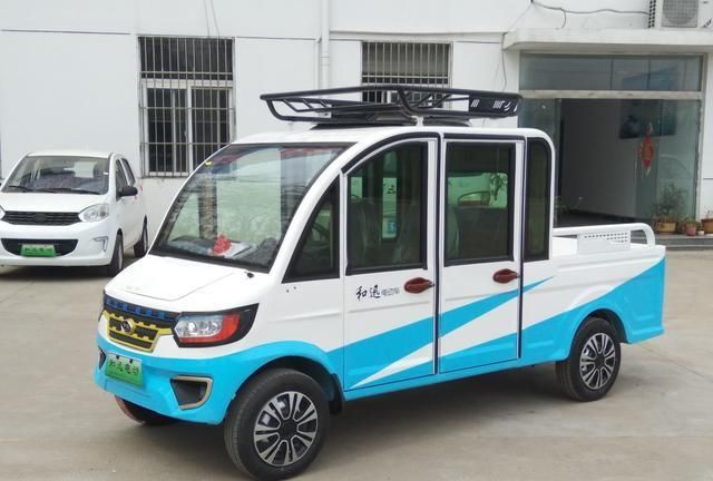 皮卡四轮电动车客货两用