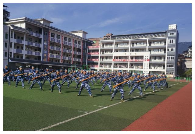 2020宣汉县公办中学_擦亮金字招牌续写教育辉煌——宣汉中学:2020年15名